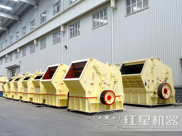 鵝卵石破碎機生產車間