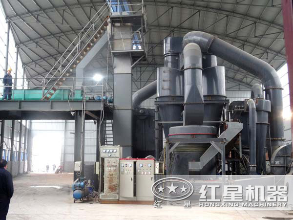 雷蒙磨粉機粉煤灰現場粉塵少、噪音低