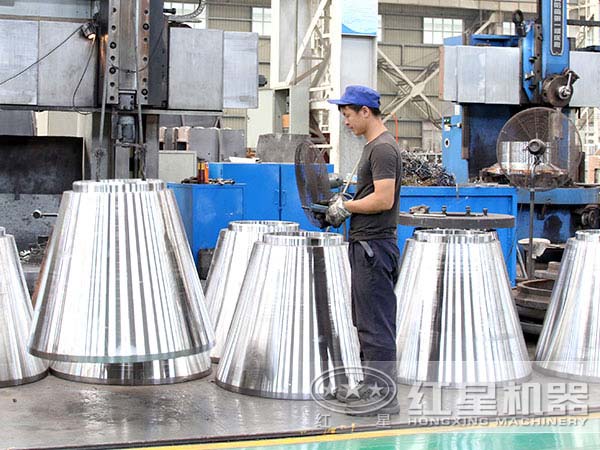 雷蒙磨粉機生產車間