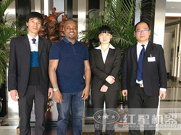 性價比高的磨粉機深得國外用戶心