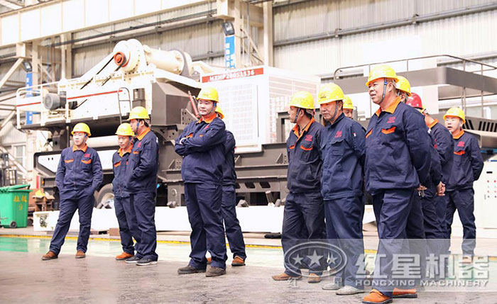 移動碎石機設(shè)備