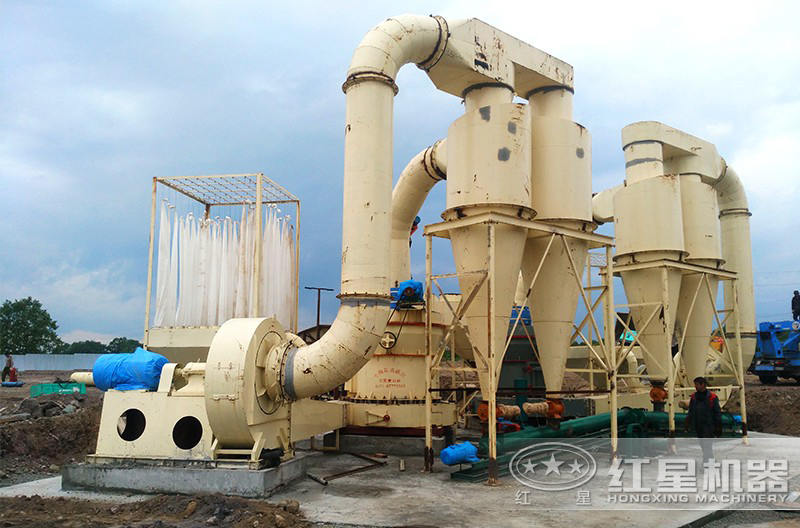 碳酸鈣雷蒙磨粉機加工現場