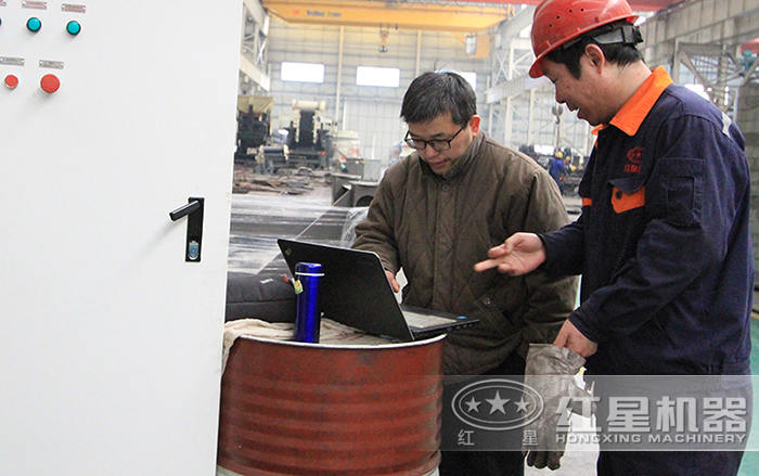 紅星研發人員探討方案