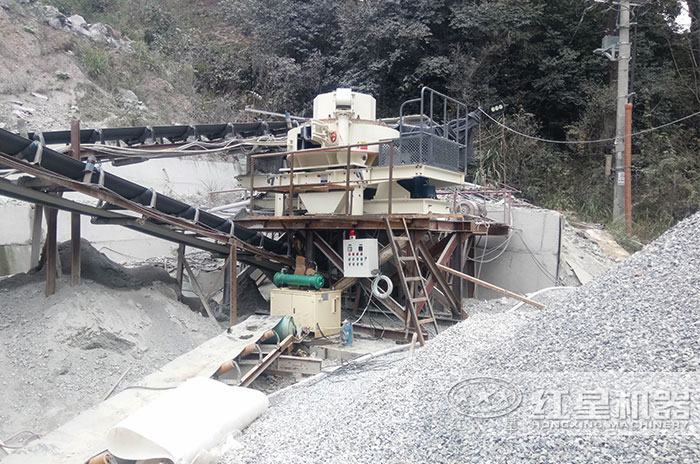 石頭制砂作業(yè)現(xiàn)場(chǎng)