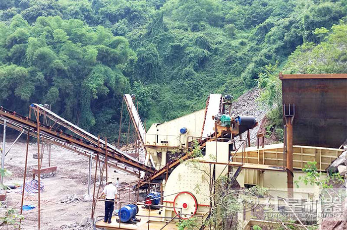 1308重錘式破碎機(jī)作業(yè)現(xiàn)場