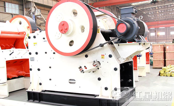 礦山機械設(shè)備之顎式破碎機