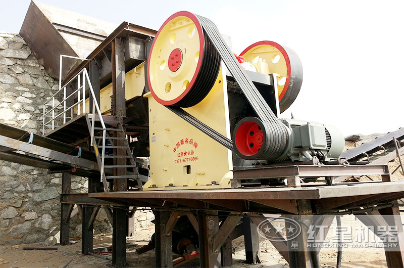 內蒙時產150t玄武巖生產線之顎式破碎機現場