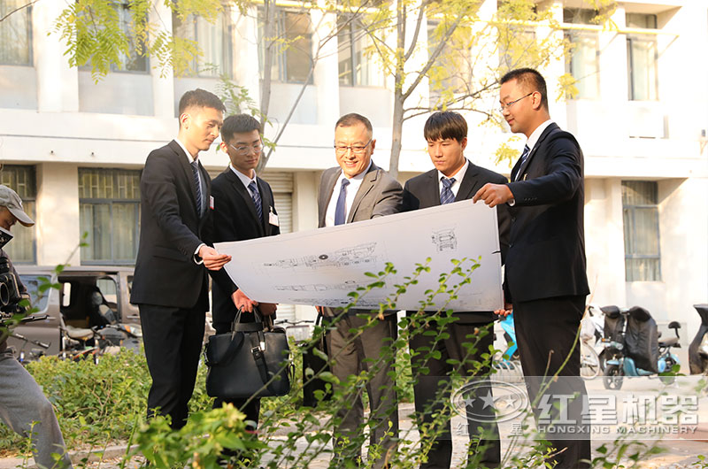 紅星技術人員為用戶設計方案