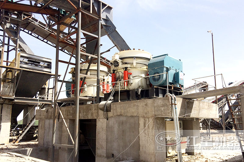 固定式碎石機生產(chǎn)現(xiàn)場