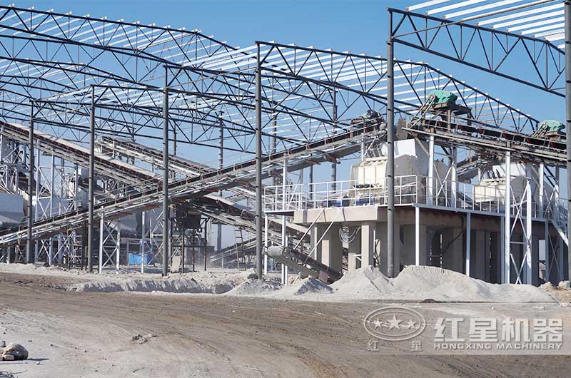 河北時產800噸石灰石破碎生產現場