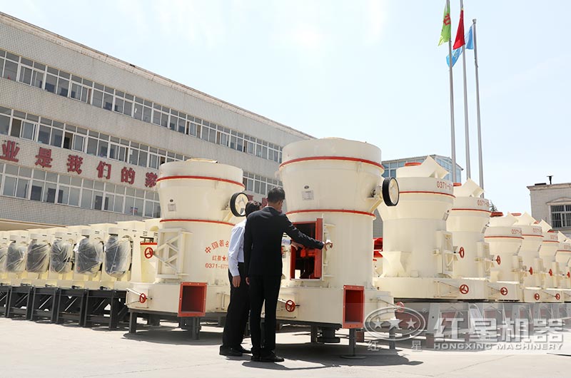 用戶(hù)參觀紅星機(jī)器石粉加工機(jī)器廠(chǎng)區(qū)