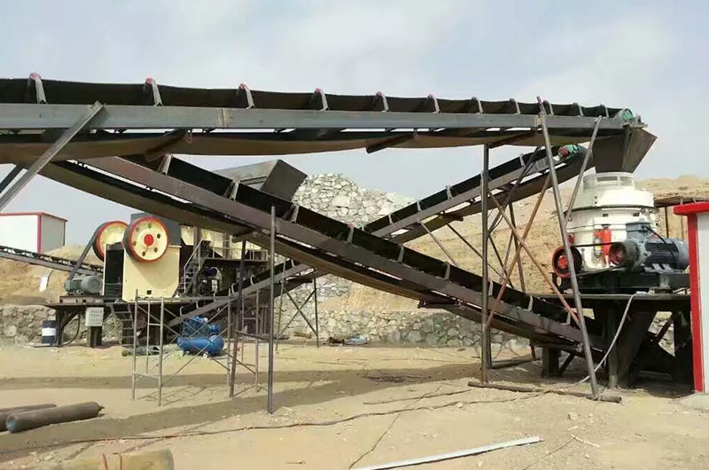 四川宜賓時產200噸花崗巖破碎生產線現場