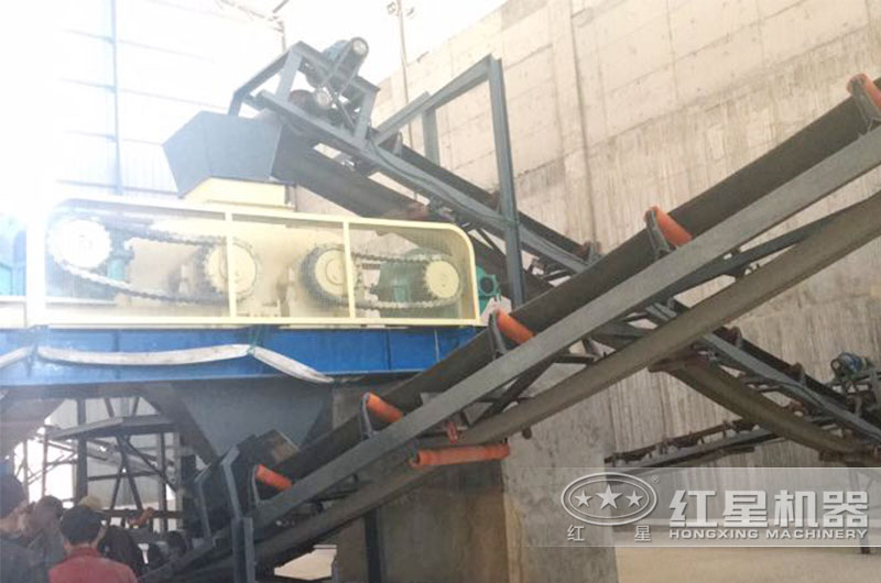 對輥式制砂機作業現場
