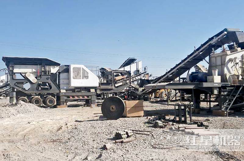 時產300噸大型移動石子粉碎機現場