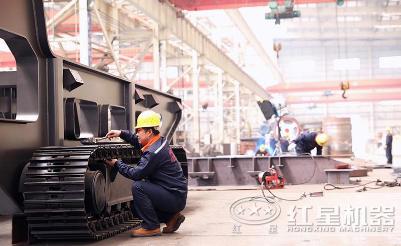 紅星機器水泥路面粉碎機車間