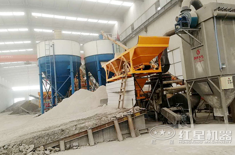 小型雷蒙磨粉機作業現場