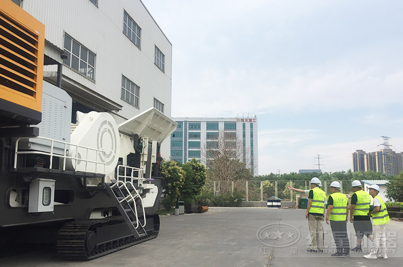 客戶到紅星廠區參觀移動設備