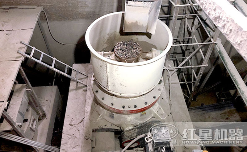 單缸圓錐破碎機作業現場