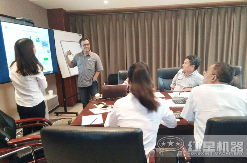紅星機器工程師為用戶定制生產方案