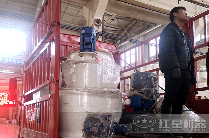 紅星機器磨粉設(shè)備發(fā)貨